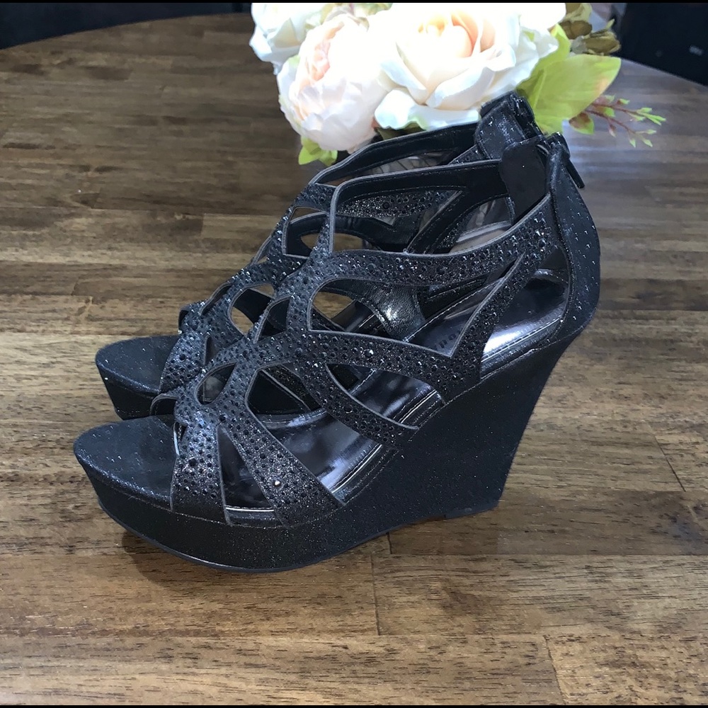 Rhinestone/Glitter Top Moda Wedges size 7.5